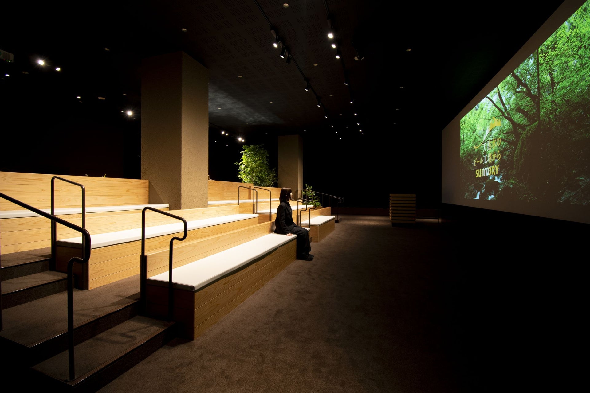 サントリー〈天然水のビール工場〉東京・武蔵野　シアターホール、貯酒タンクエリア　リニューアル4